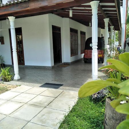 Southern Beach Surf Lodge Аханґама Екстер'єр фото